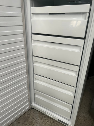 Second hand Fisher&Paykel 304l vertical freezer E308 - Second Hand Appliances Geebung